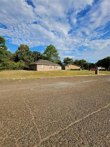 127 S OAK ST, LACY LAKEVIEW, TX 76705, photo 1 of 20