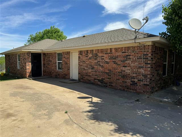 1209 MERIWEATHER AVE, FORT WORTH, TX 76115, photo 1 of 6