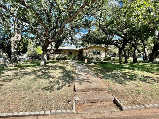 514 S HILLCREST AVE, EASTLAND, TX 76448, photo 1 of 40