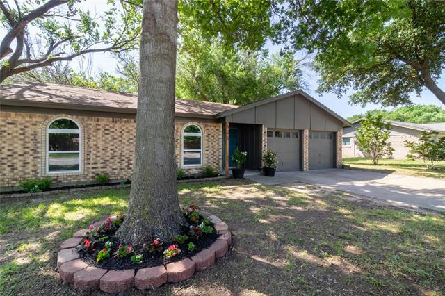 625 LYNNEWOOD AVE, BURLESON, TX 76028, photo 1 of 31
