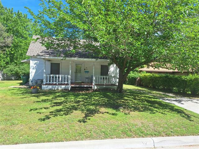 416 S LINDSAY ST, GAINESVILLE, TX 76240, photo 1 of 5