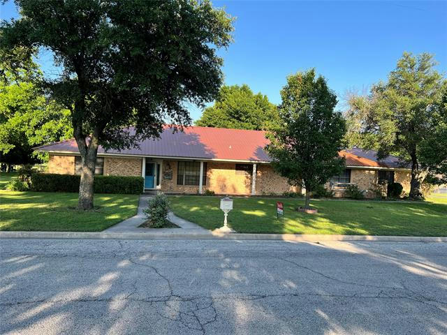 618 N SYCAMORE ST, MUENSTER, TX 76252, photo 1 of 14