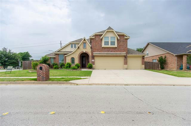 10401 RISING KNOLL LN, FORT WORTH, TX 76131, photo 1 of 39