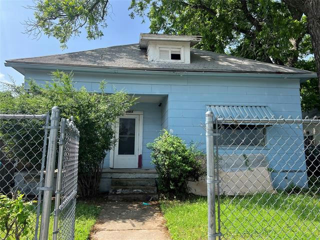 1018 E ALLEN AVE, FORT WORTH, TX 76104, photo 1 of 9
