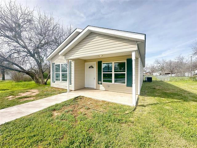 1305 BLEWETT ST, GRAHAM, TX 76450, photo 1 of 23