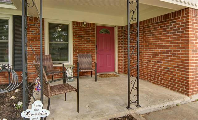 809 THERSA DR, RIVER OAKS, TX 76114, photo 4 of 20