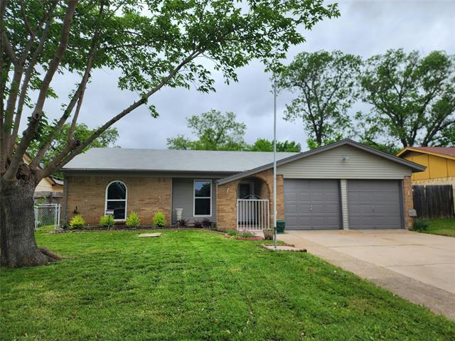 6912 GRIGGS ST, FOREST HILL, TX 76140, photo 1 of 13