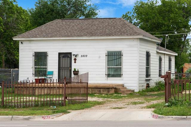 2809 E BERRY ST, FORT WORTH, TX 76105, photo 1 of 20