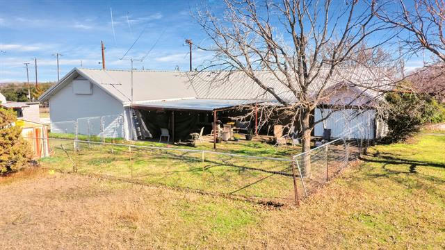 301 LAKESHORE DR, WEATHERFORD, TX 76087, photo 3 of 17