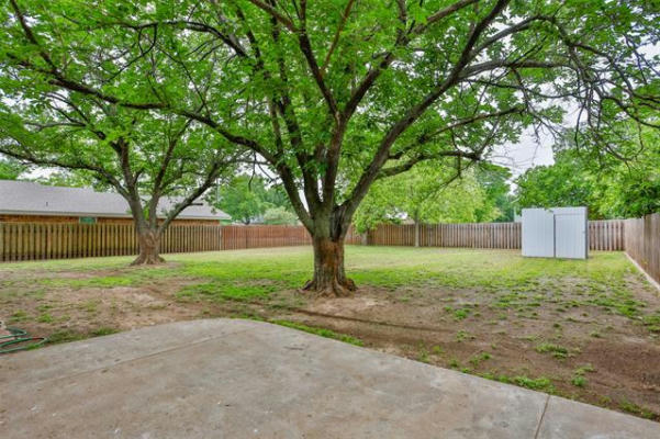 415 N HICKORY ST, MUENSTER, TX 76252, photo 3 of 33