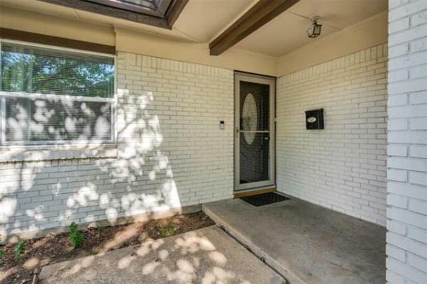 5424 WALES AVE, FORT WORTH, TX 76133, photo 2 of 25