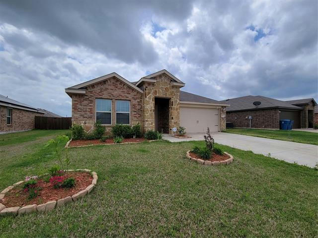 2512 HUTCHINS DR, SEAGOVILLE, TX 75159, photo 1 of 30