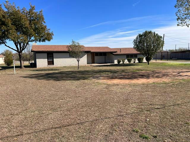 1301 COUNTRY CLUB RD, OLNEY, TX 76374, photo 1 of 23