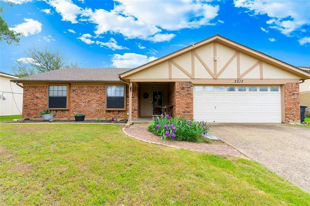 2213 TOWNE NORTH DR, CLEBURNE, TX 76033, photo 1 of 25