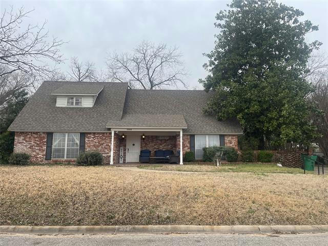 1040 N CLEVELAND AVE, STEPHENVILLE, TX 76401, photo 1 of 39