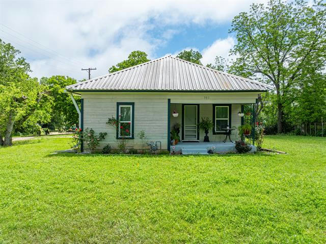301 S PECAN ST, MILFORD, TX 76670, photo 1 of 31