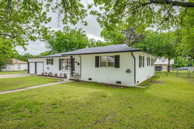 501 LINDSEY ST, BOWIE, TX 76230, photo 1 of 24