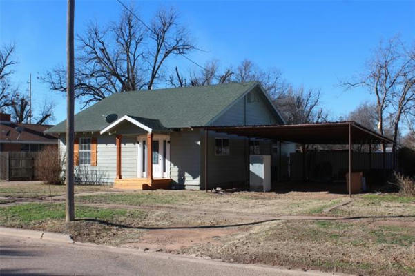 231 N 5TH AVE, MUNDAY, TX 76371, photo 2 of 28