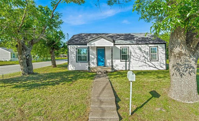 305 W GREENWOOD AVE, BOWIE, TX 76230, photo 1 of 12