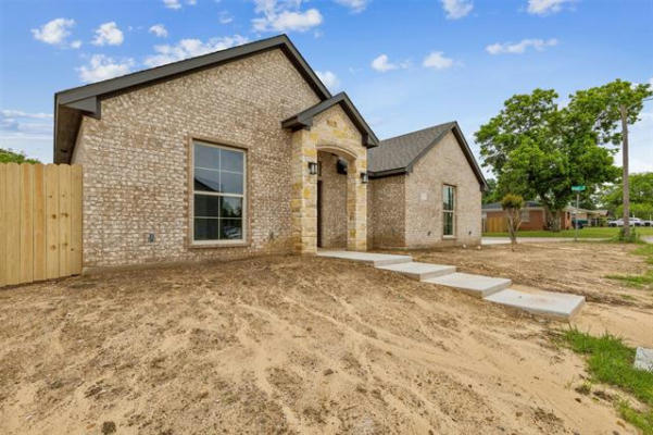 527 PHILLIPS ST, CLEBURNE, TX 76033, photo 4 of 37