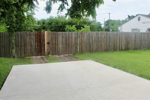 1921 ASH CRESCENT ST, FORT WORTH, TX 76104, photo 2 of 6