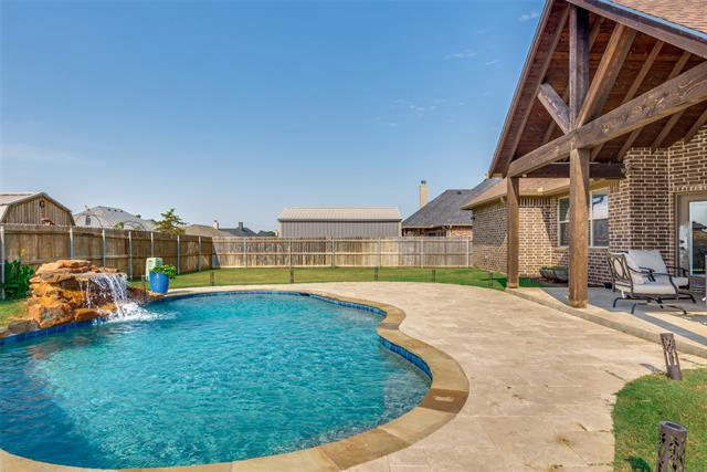 708 SHIRLEY JEAN LN, COLLINSVILLE, TX 76233, photo 1 of 25