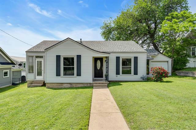 802 S TRINITY ST, DECATUR, TX 76234, photo 1 of 22