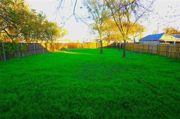 611 N SNYDER AVE, JUSTIN, TX 76247, photo 2 of 6