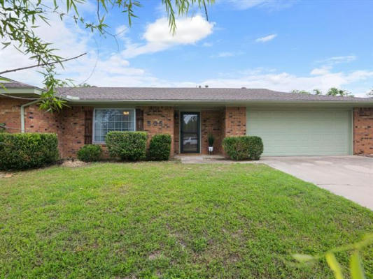 505 PATTERSON ST, BOWIE, TX 76230, photo 4 of 40