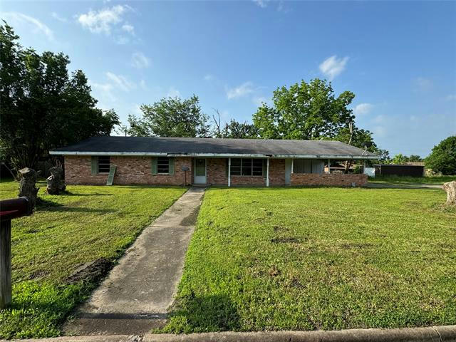 706 W 5TH ST, CLARKSVILLE, TX 75426, photo 1 of 4