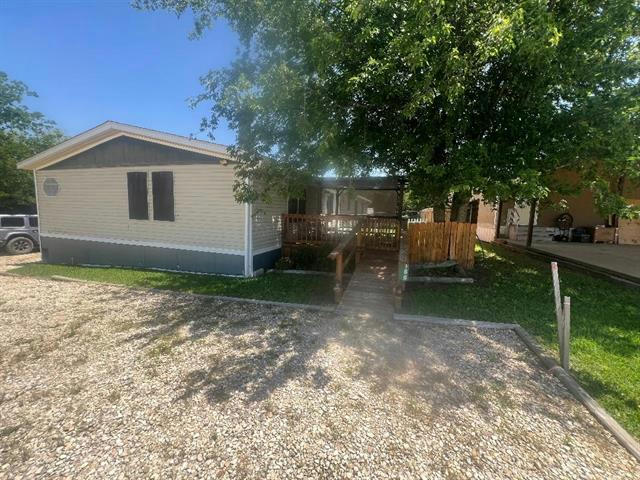166 LAKEVIEW AVE, WHITNEY, TX 76692, photo 1 of 33