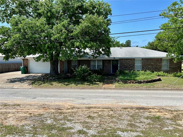 1004 ROACH ST, BOWIE, TX 76230, photo 1 of 40