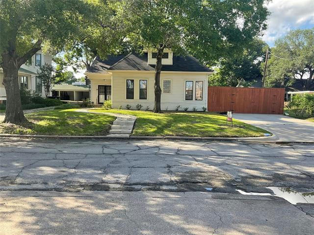 634 W 6TH AVE, CORSICANA, TX 75110, photo 1 of 19