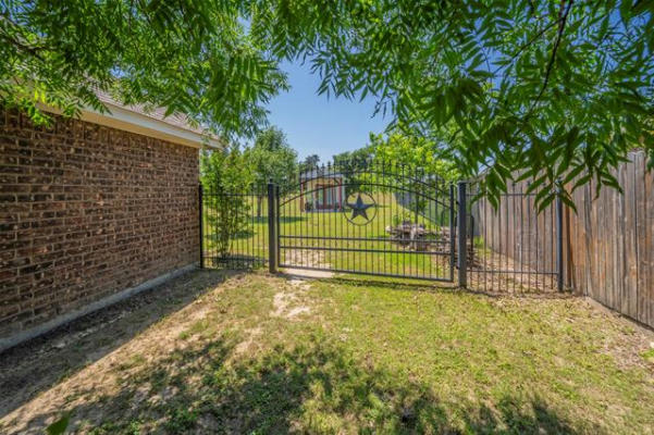 13541 FISHING HOLE LN, FORT WORTH, TX 76052, photo 3 of 30