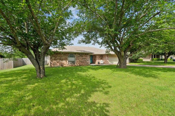 410 MEADOW VIEW DR, CLEBURNE, TX 76033, photo 4 of 35