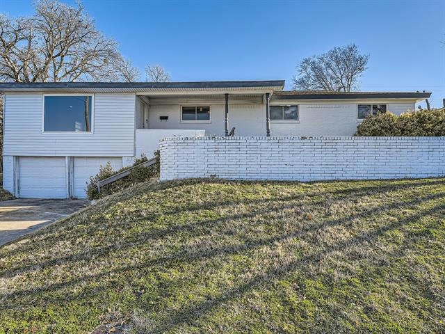 7401 TRIMBLE DR, FORT WORTH, TX 76134, photo 1 of 30