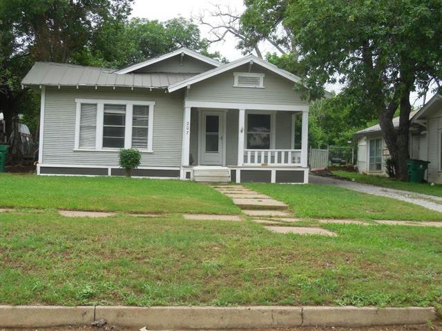 207 S CONNELLEE AVE, EASTLAND, TX 76448, photo 1 of 17
