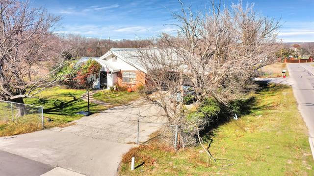 301 LAKESHORE DR, WEATHERFORD, TX 76087, photo 2 of 17
