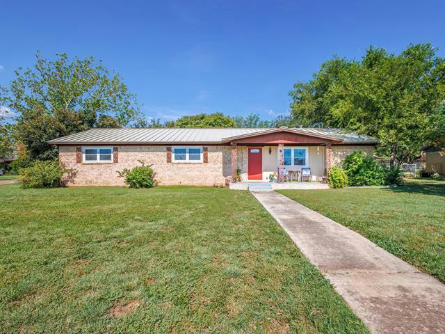 312 COLUMBUS ST, COLEMAN, TX 76834, photo 1 of 36