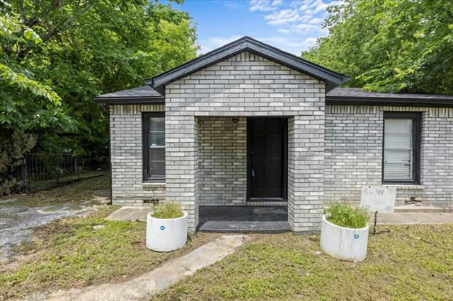 2569 BRUCE ST, FORT WORTH, TX 76111, photo 1 of 20